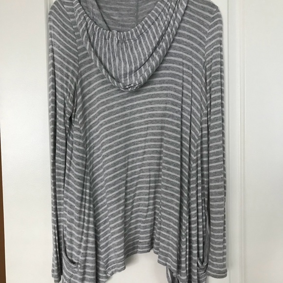 Splendid gray/ white striped cardigan (M) - Picture 4 of 4